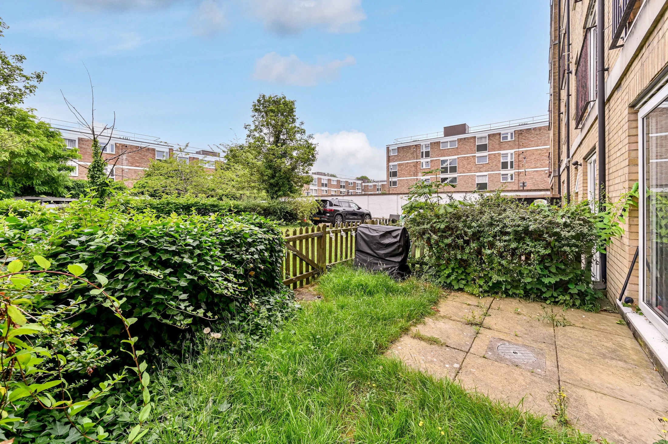 Flat Mitcham Road in Greater London