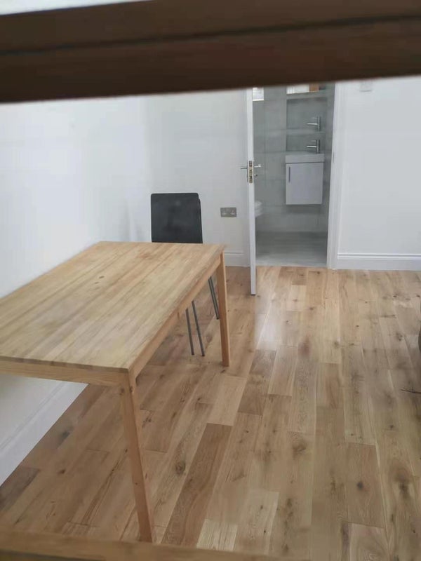 Room Elthorne Avenue in Greater London