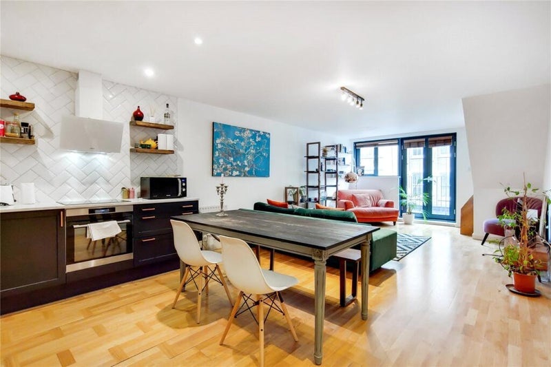 Room Curtain Road in Greater London