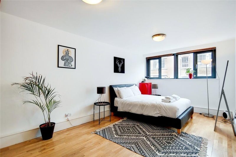 Room Curtain Road in Greater London
