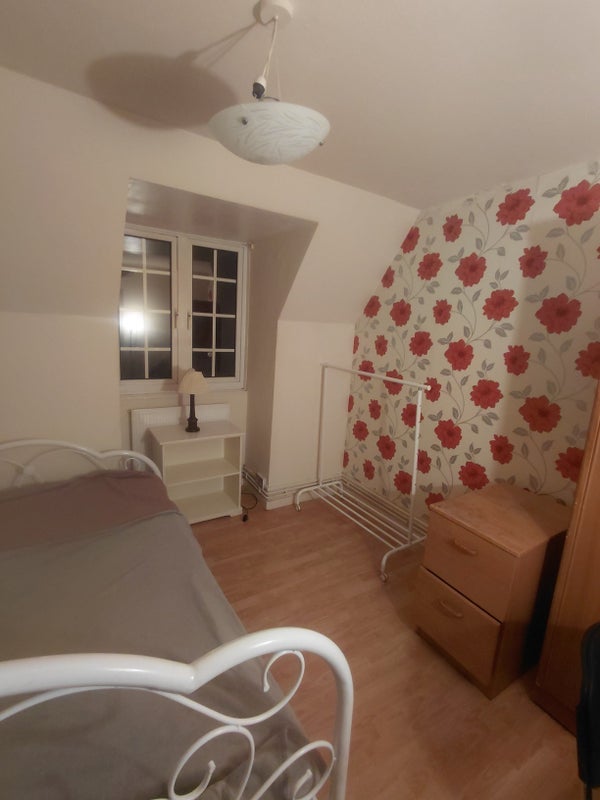 Room Atkins Road in Greater London