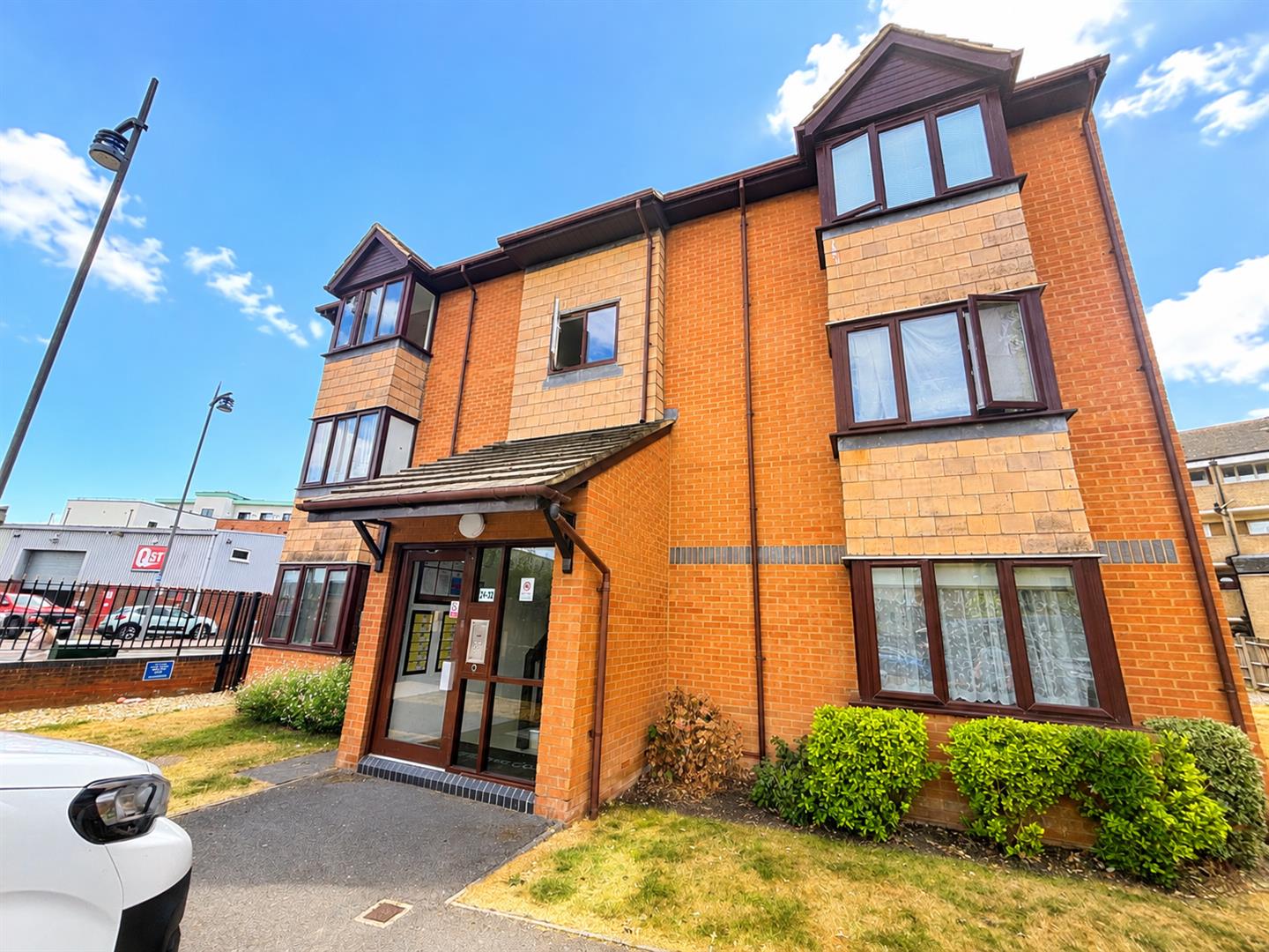 Flat Mumby Road in Gosport