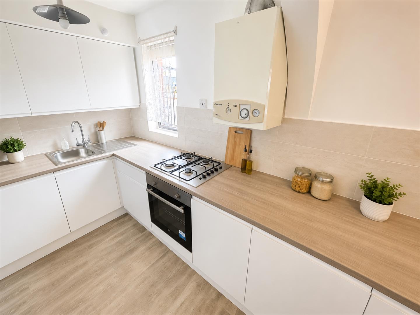 Flat Mumby Road in Gosport