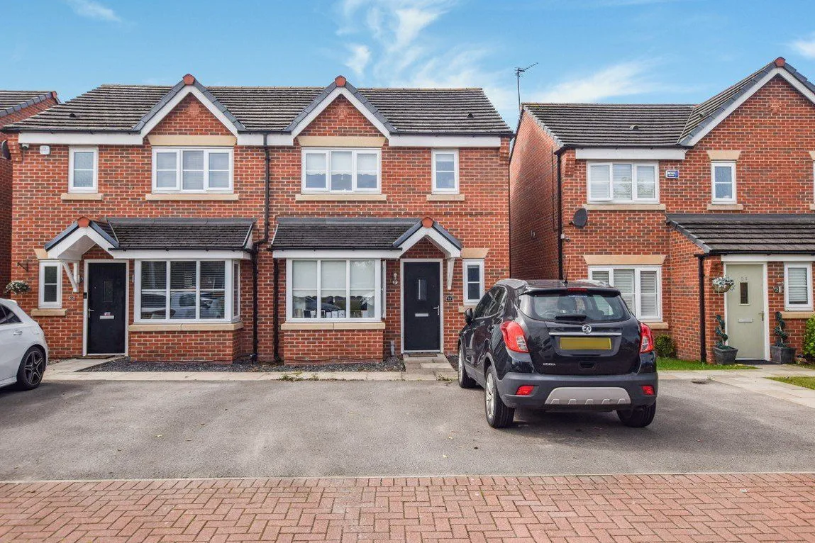 House Shackleton Avenue in Widnes