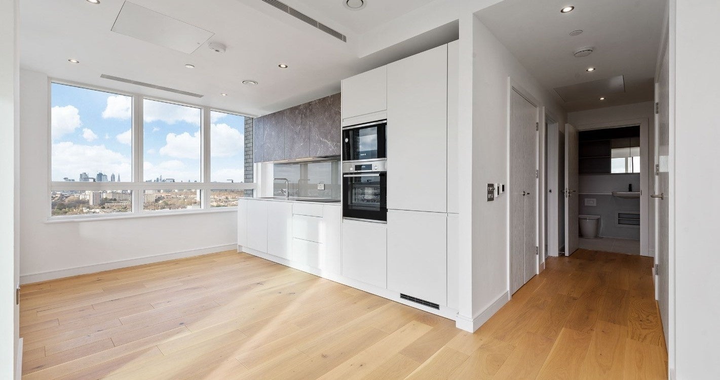 Flat Grant Road in Greater London