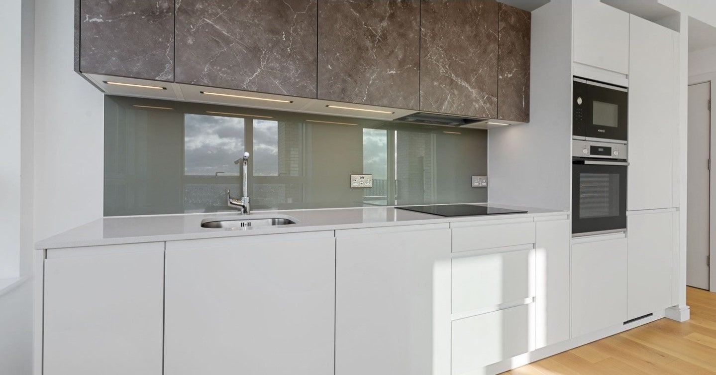 Flat Grant Road in Greater London