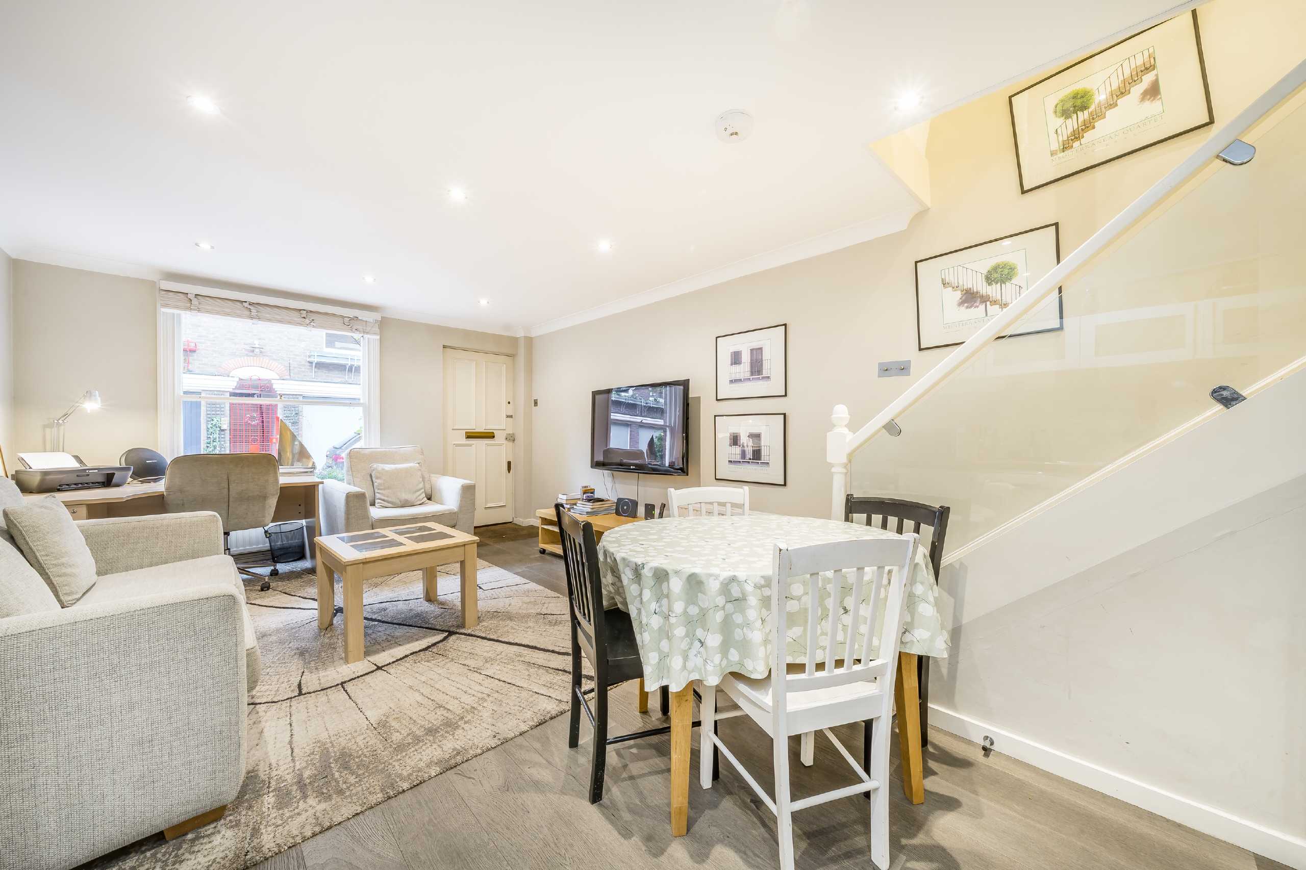 House Shrewsbury Mews in City of Westminster