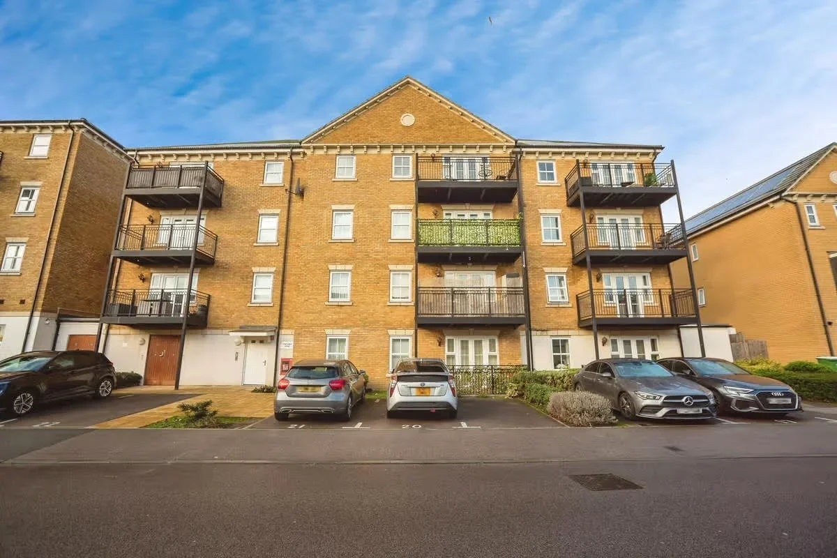 Flat Slade Green Road in Greater London