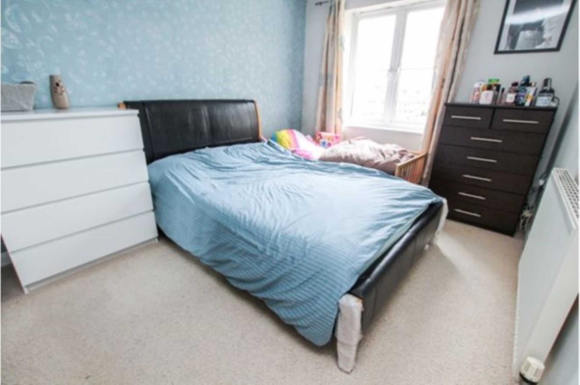 Flat Sherman Gardens in Greater London