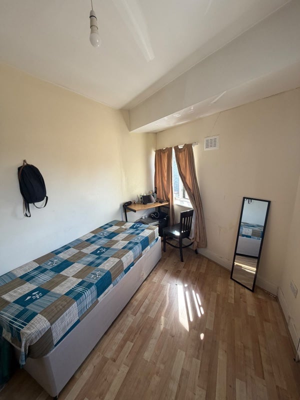 Room Barn Rise in Greater London