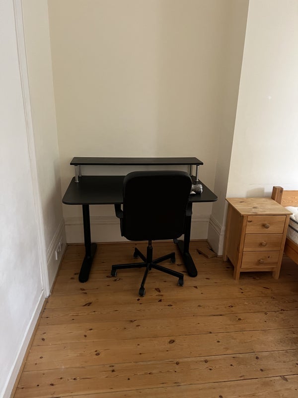 Room Burghley Road in Greater London