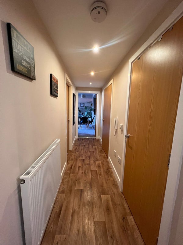 Flat Waterloo Road in Bristol
