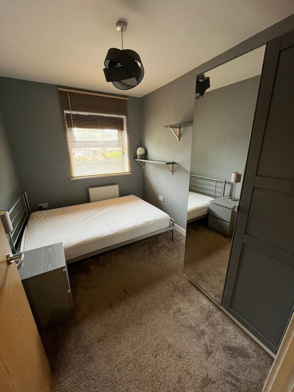 Flat Waterloo Road in Bristol