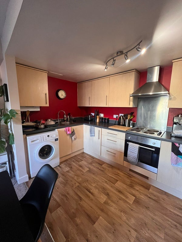 Flat Waterloo Road in Bristol