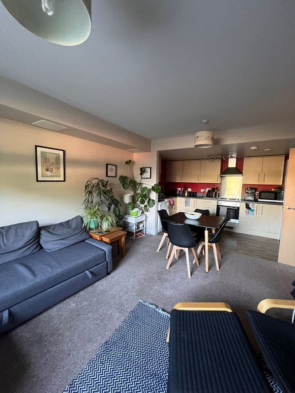 Flat Waterloo Road in Bristol