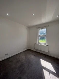 Flat Thurlestone Road in Greater London