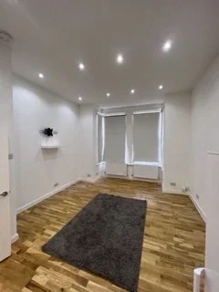 Flat Thurlestone Road in Greater London