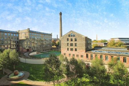 Flat Salts Mill Road in Bradford