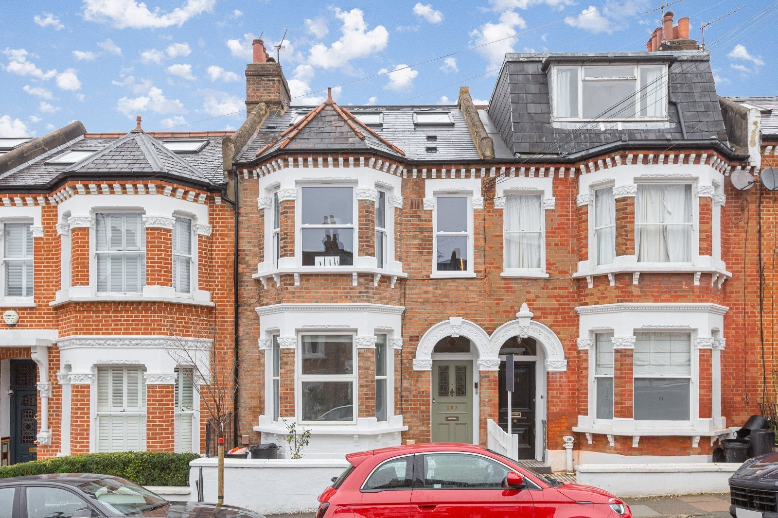 Flat Kelmscott Road in Greater London