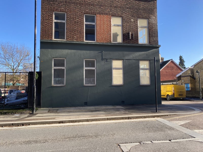 Flat Rathbone Street in Greater London