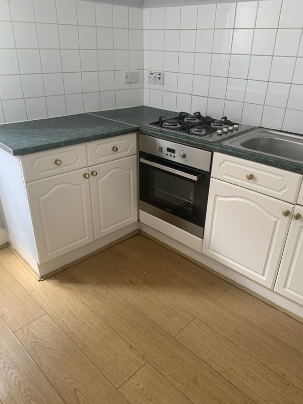 Flat Rathbone Street in Greater London