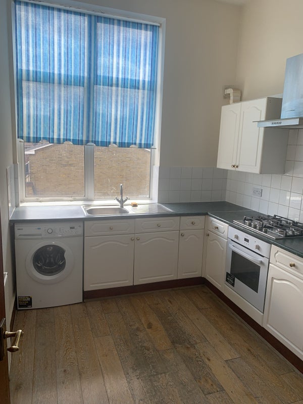 Flat Rathbone Street in Greater London