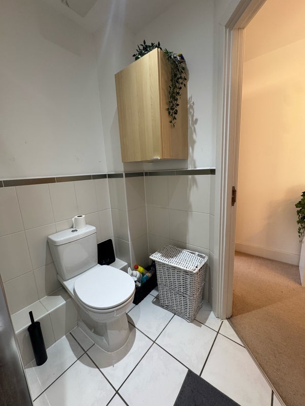 Flat Hayes Grove in Greater London