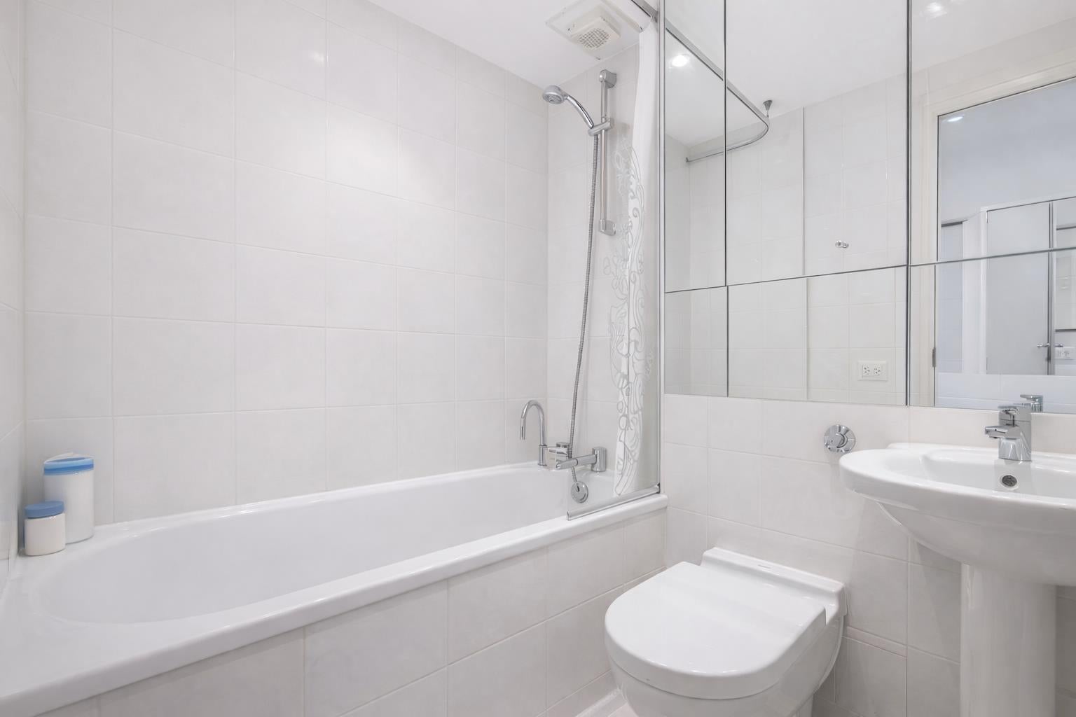 Room Hallam Street in City of Westminster