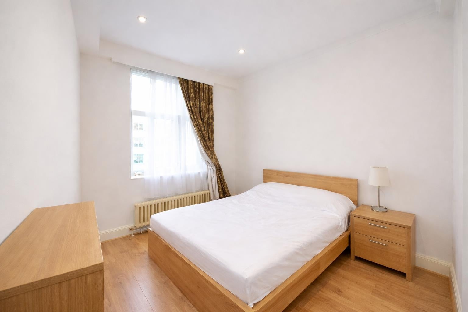 Room Hallam Street in City of Westminster