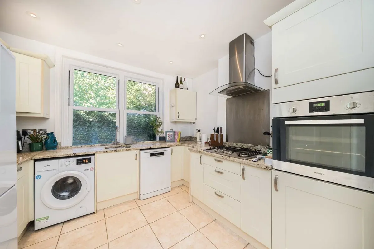 Flat Compton Road in Greater London