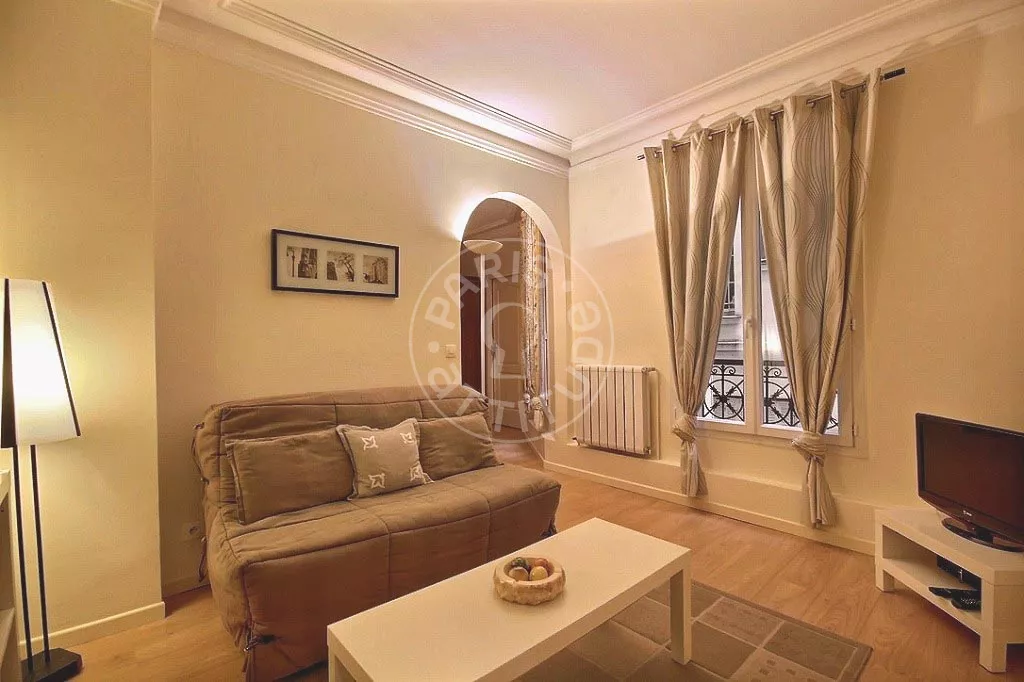 Flat Rue Versigny in Paris