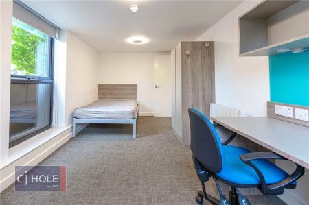 Room Long Down Avenue in Bristol