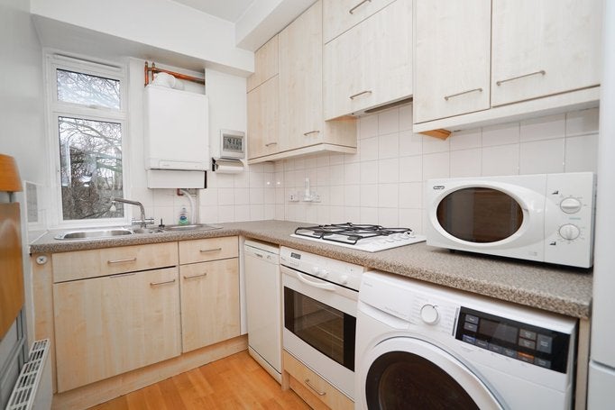 Flat Courtfield Gardens in Greater London