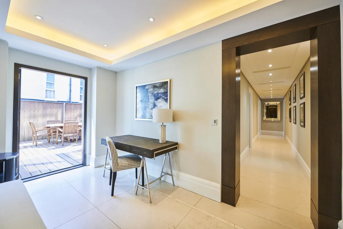 Flat Duke Street in City of Westminster