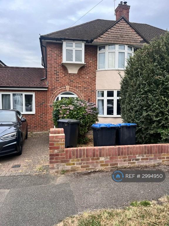 Room Spring Avenue in Borough of Runnymede