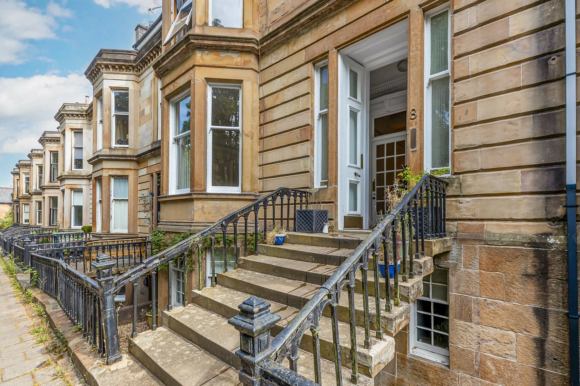 Flat Rosslyn Terrace in Glasgow