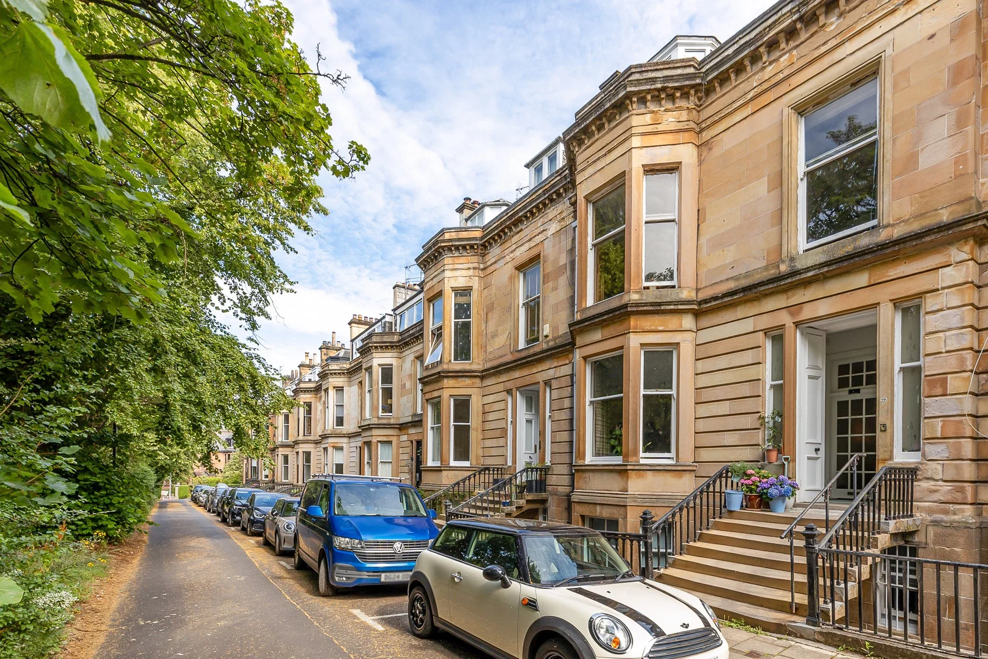 Flat Rosslyn Terrace in Glasgow