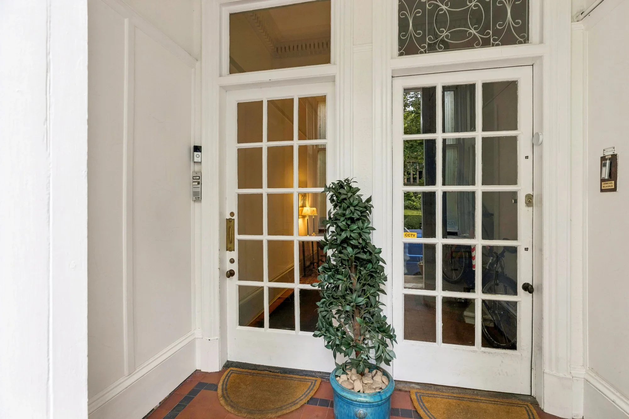 Flat Rosslyn Terrace in Glasgow