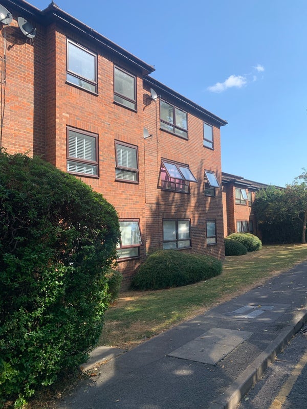 Flat Savill Way in Marlow