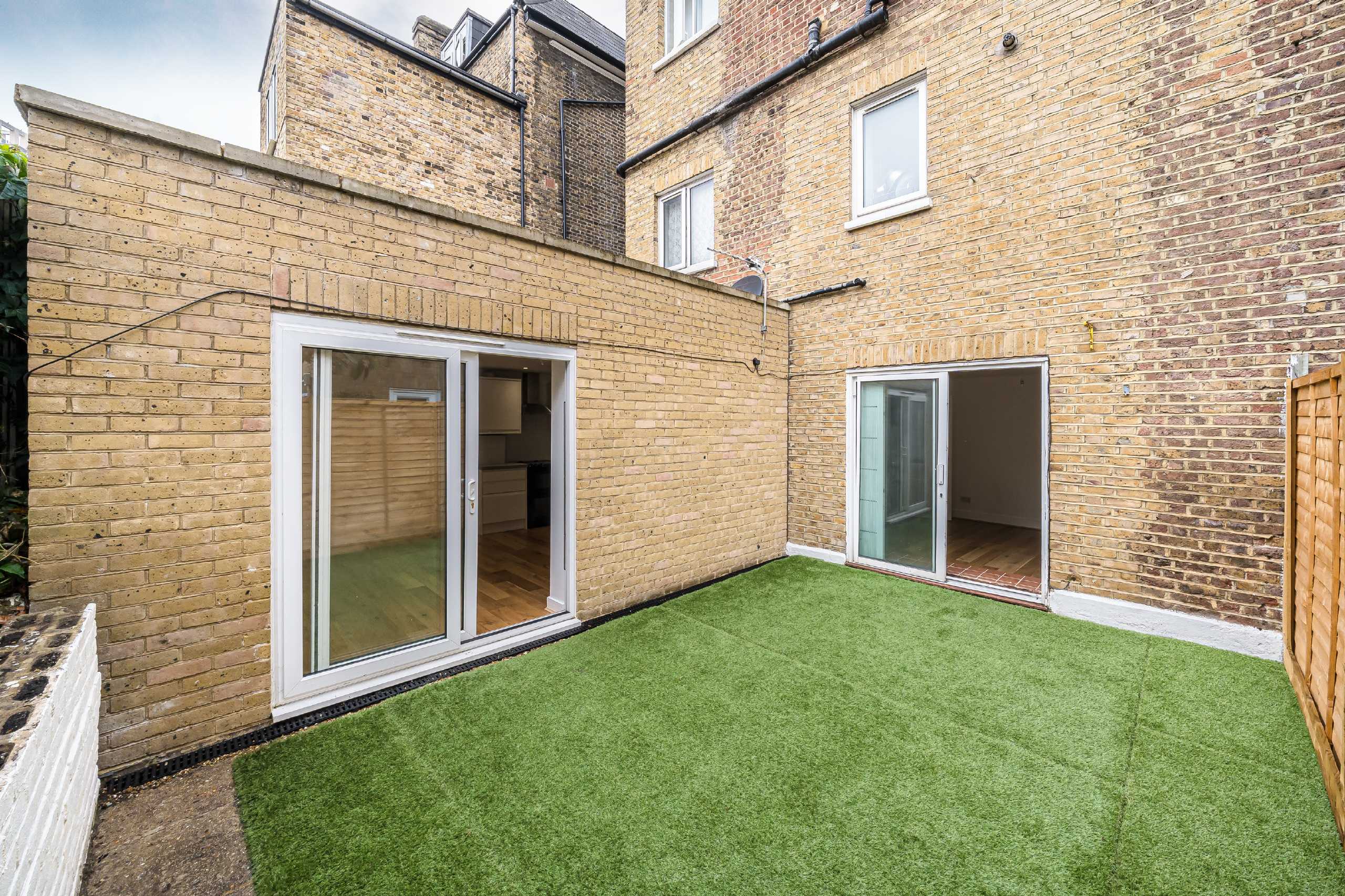 House Coldharbour Lane in Greater London