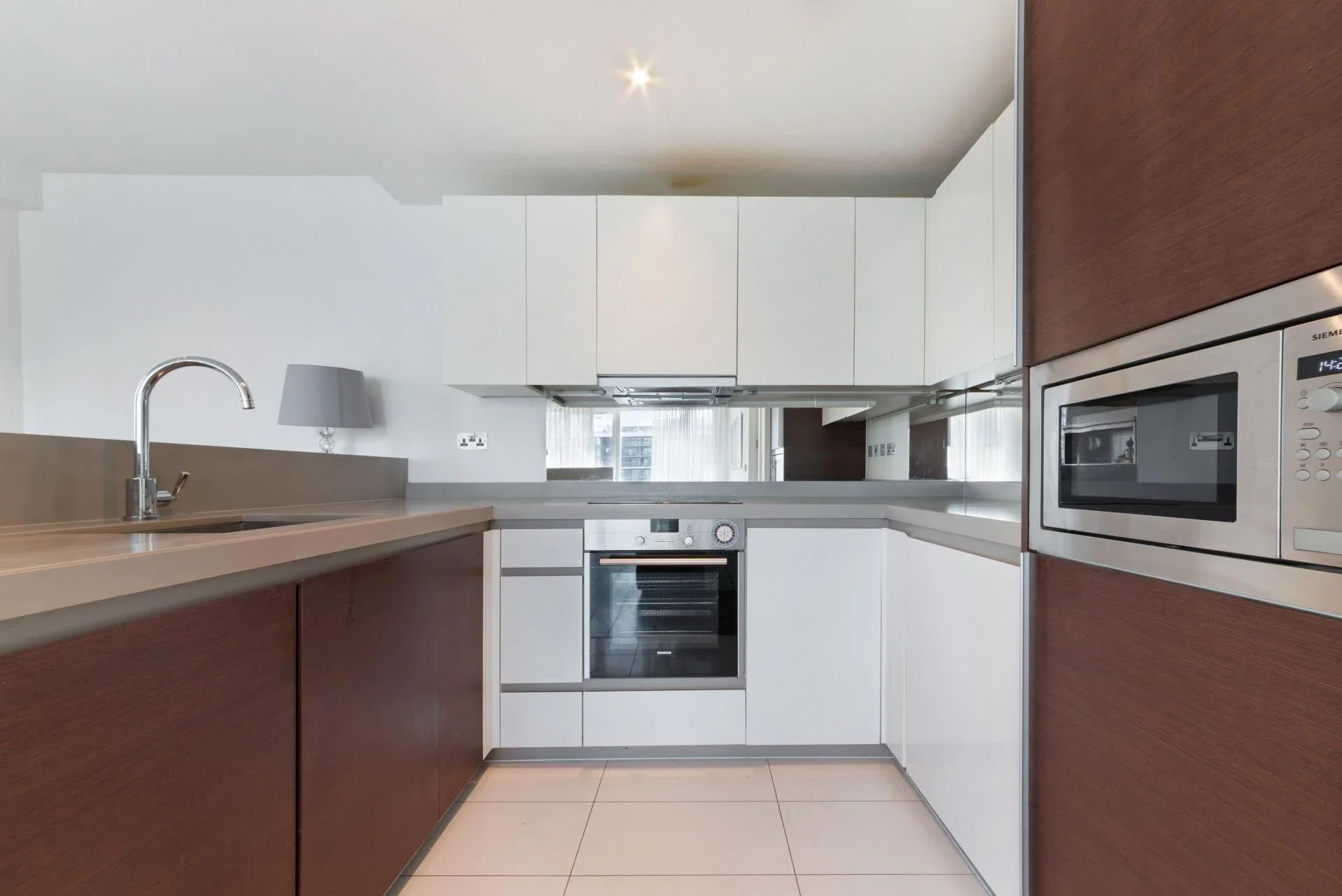 Flat Oakland Quay in Greater London
