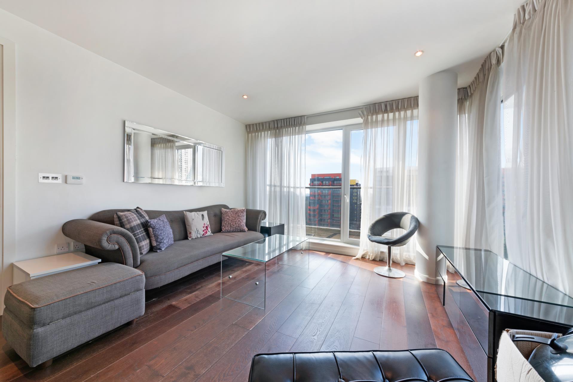 Flat Oakland Quay in Greater London