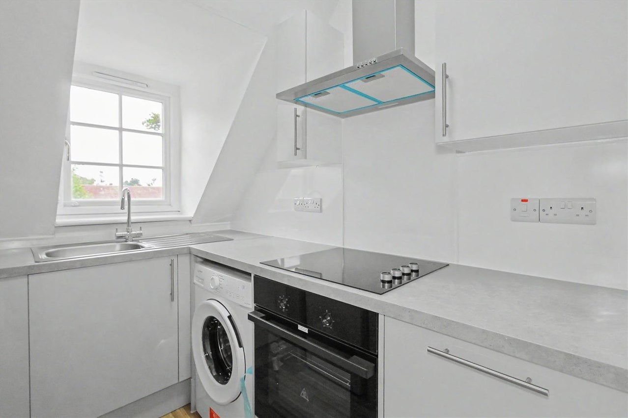 Flat Octagon Road in Walton on Thames