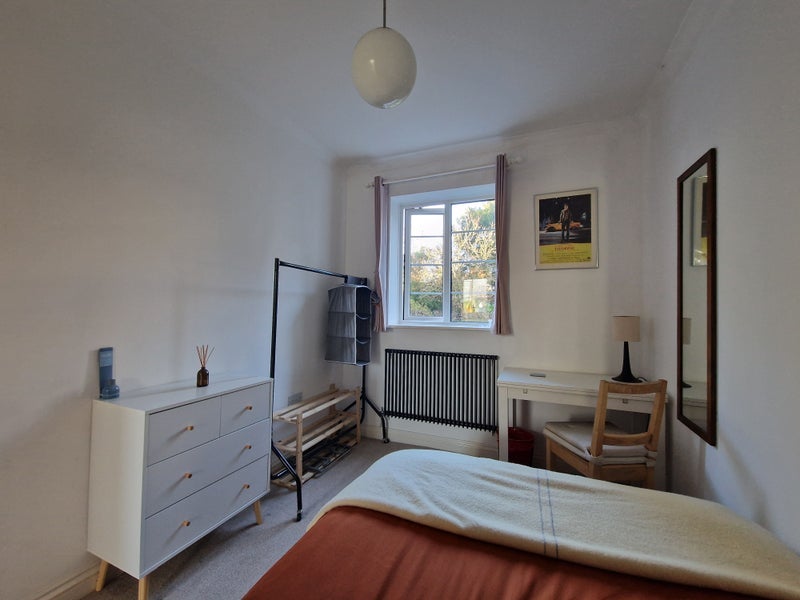 Room Trenholme Close in Greater London
