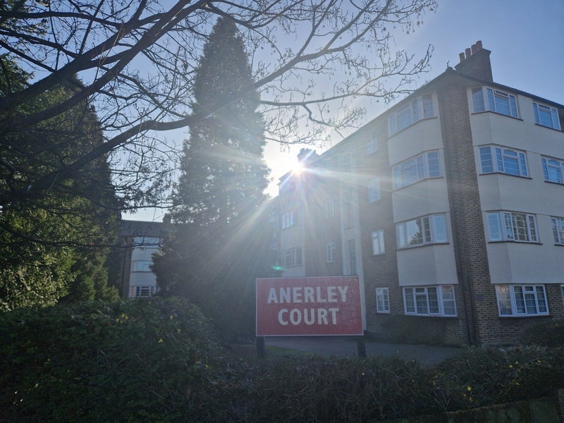 Room Trenholme Close in Greater London