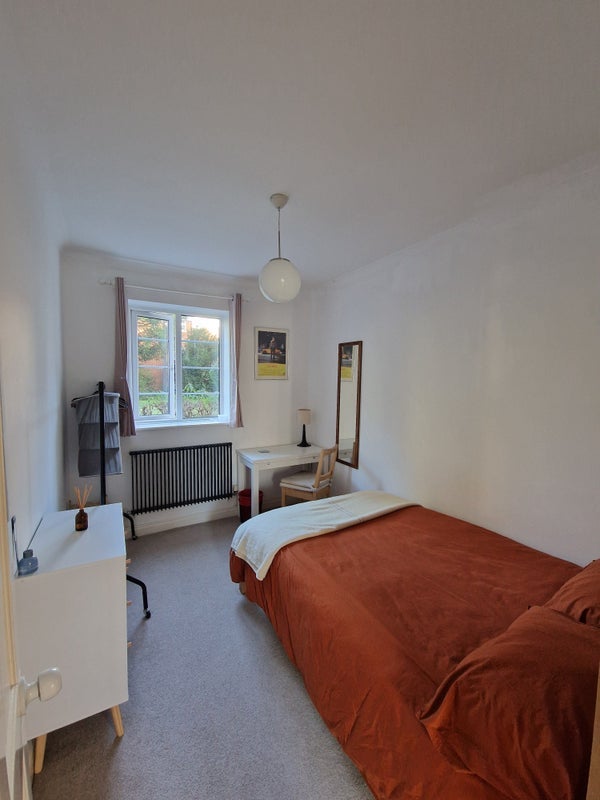 Room Trenholme Close in Greater London