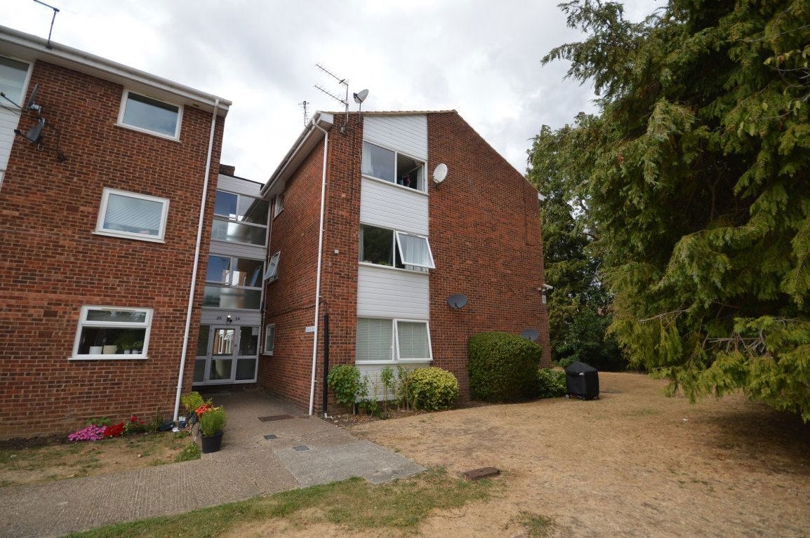 Flat Cedar Court in St Albans