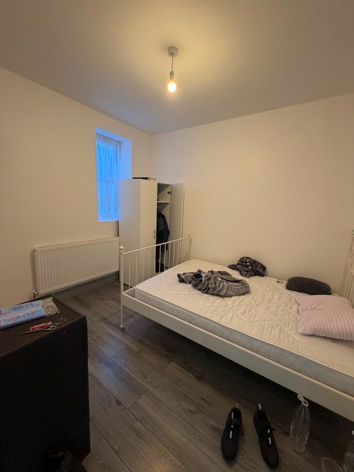 Room Erskine Road in Greater London