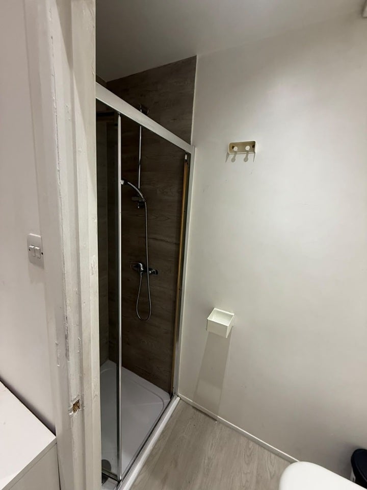 Room Barking Road in Greater London