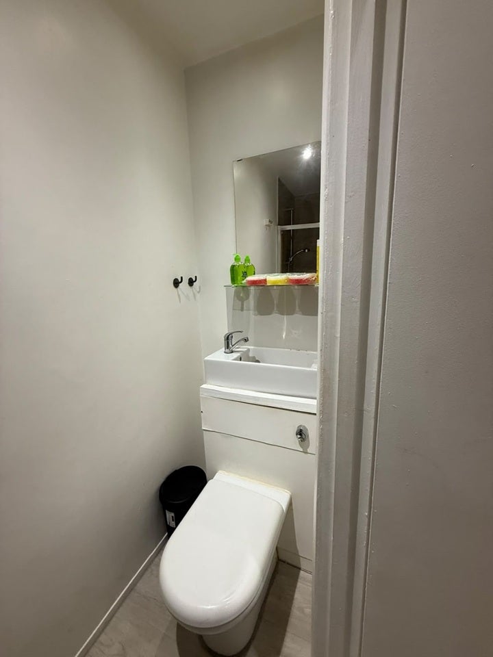 Room Barking Road in Greater London